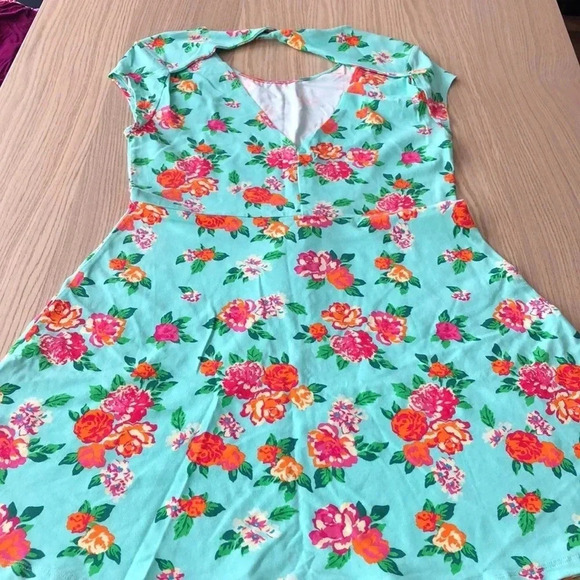 💥🆕Colorful Summer Floral Print Back Cut Out Dress L🆕 - Picture 6 of 9